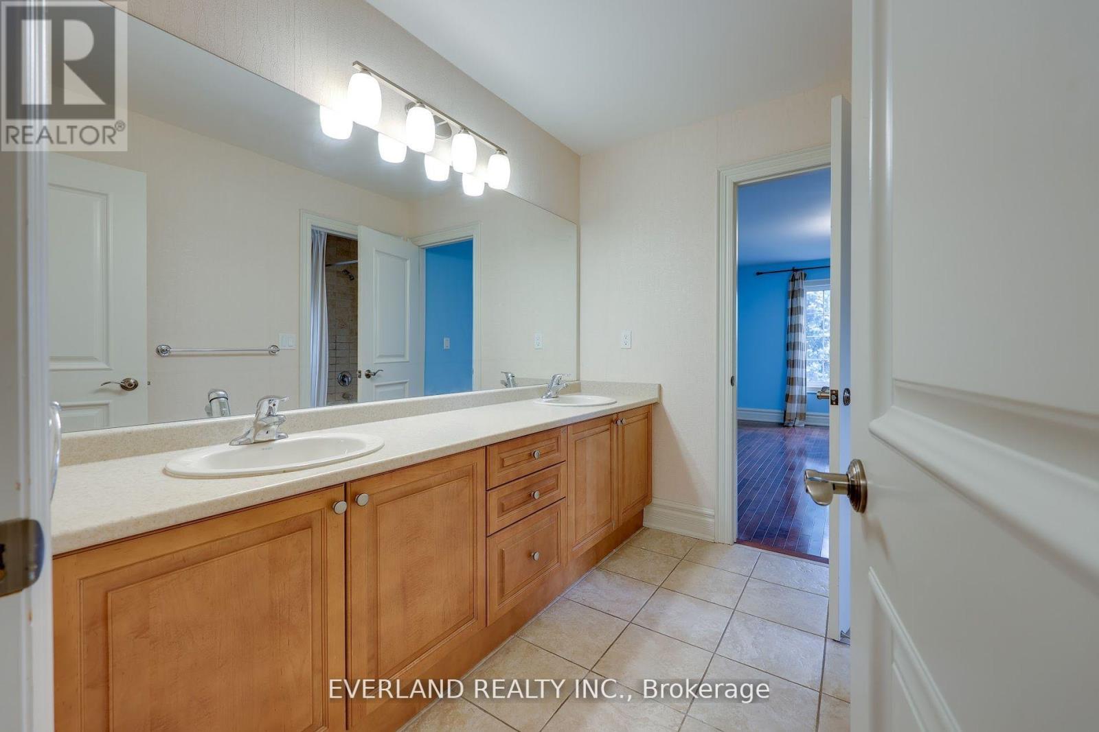 Single Family House for Sale in  LADY FENYROSE AVENUE Vaughan (Patterson) 