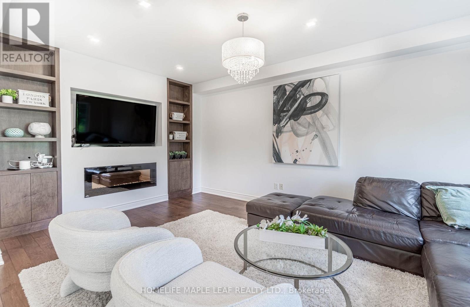 Single Family House for Sale in  MAURIER BOULEVARD Vaughan (Patterson) 
