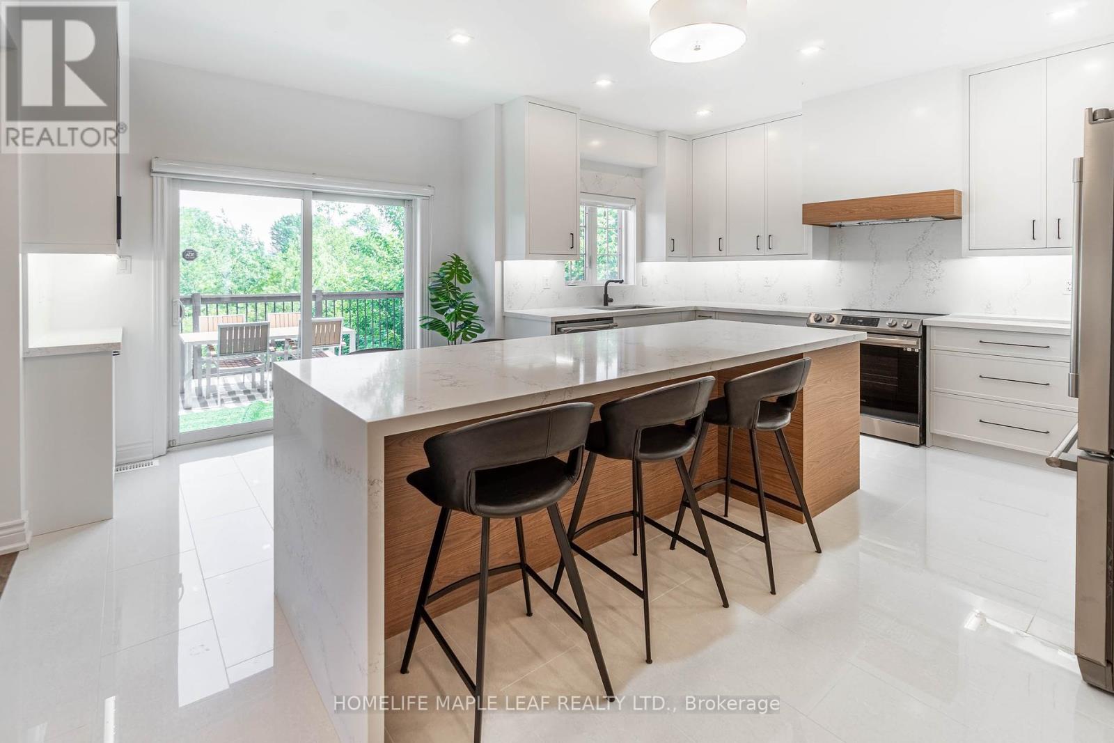 Single Family House for Sale in  MAURIER BOULEVARD Vaughan (Patterson) 