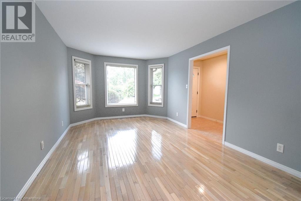 Photo 4 of 67 Lawnhurst Drive, Hamilton ON