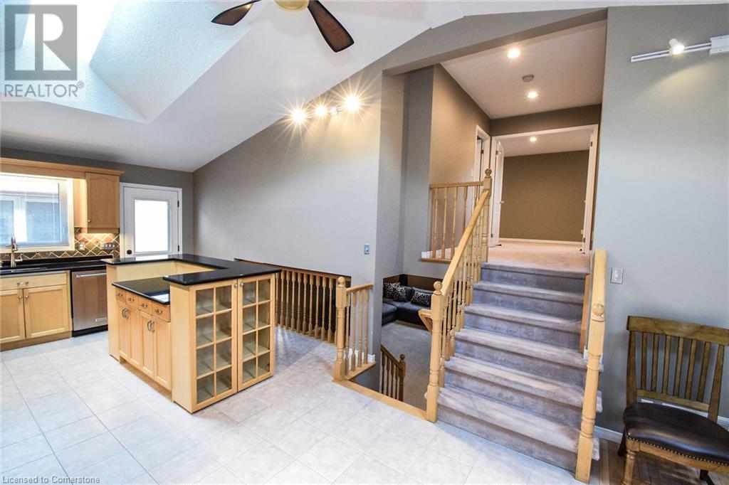 Photo 27 of 67 Lawnhurst Drive, Hamilton ON