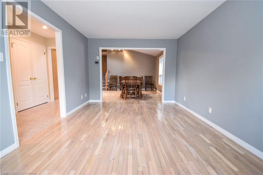 Photo 16 of 67 Lawnhurst Drive, Hamilton ON
