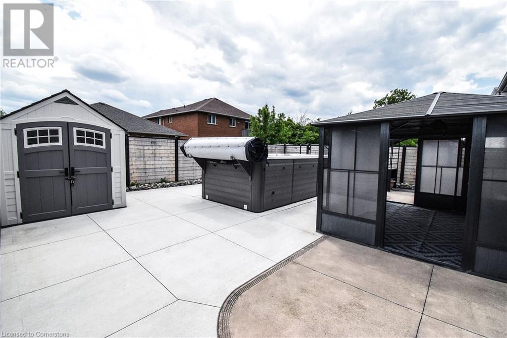 Photo 33 of 67 Lawnhurst Drive, Hamilton ON