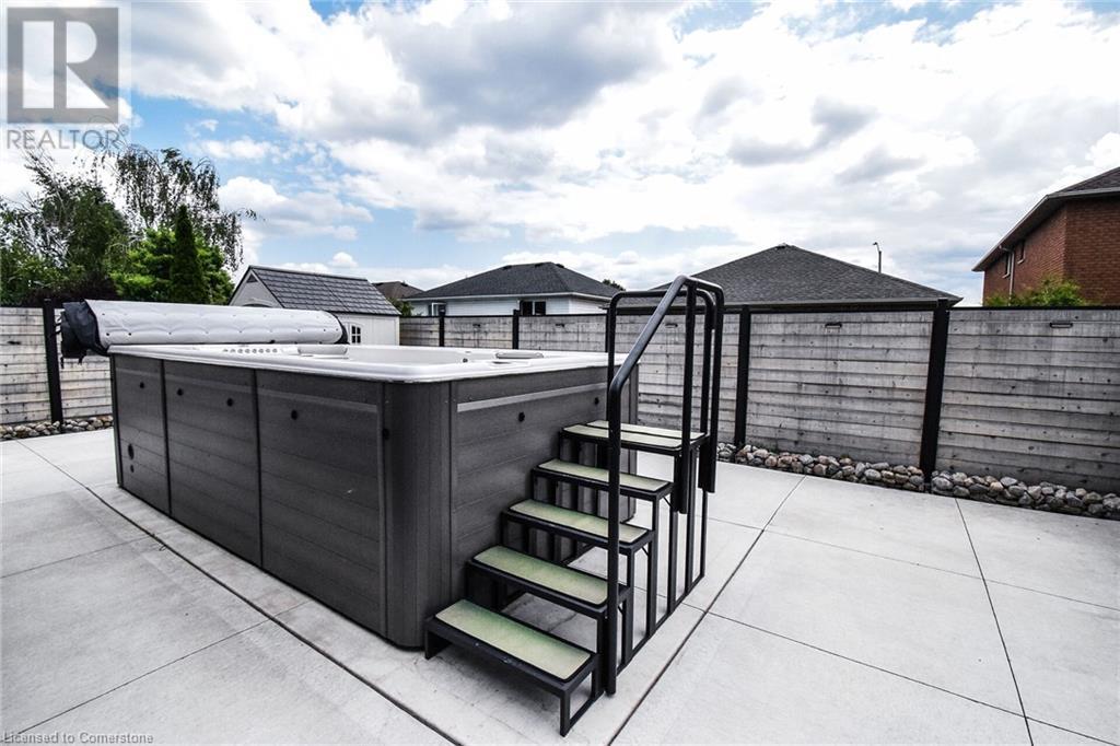 Photo 32 of 67 Lawnhurst Drive, Hamilton ON