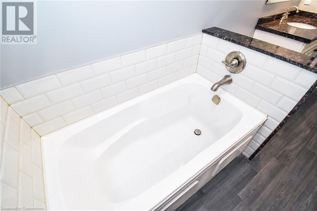 Photo 11 of 67 Lawnhurst Drive, Hamilton ON