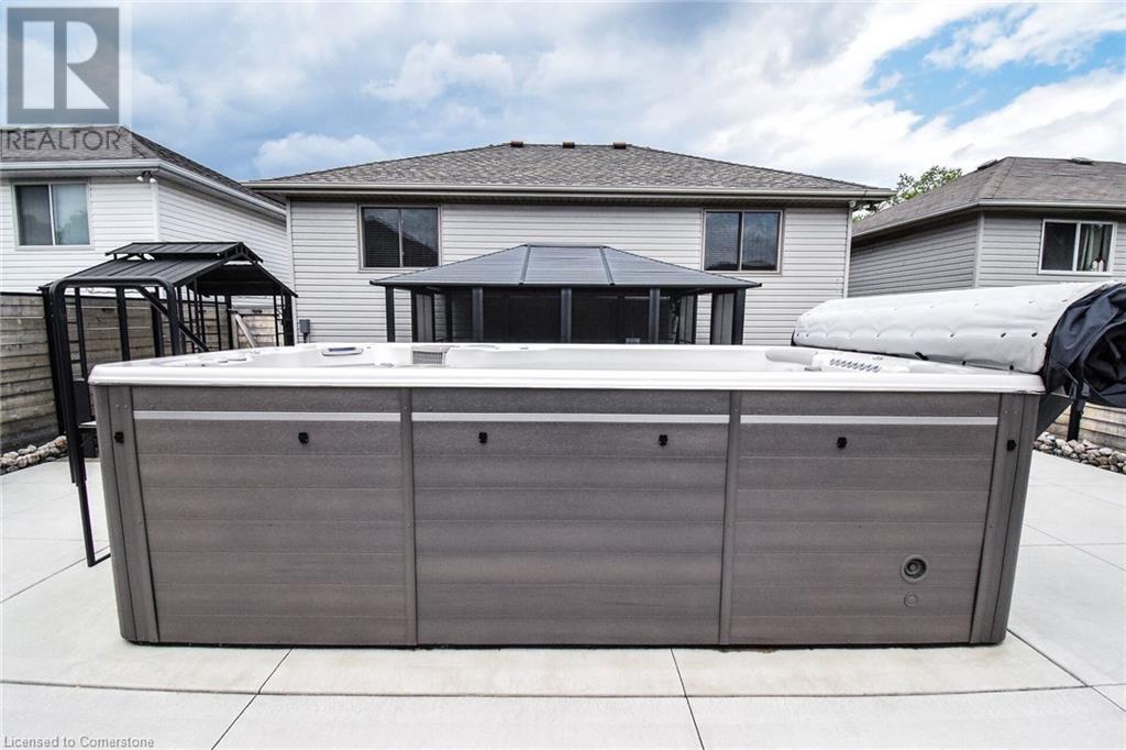 Photo 2 of 67 Lawnhurst Drive, Hamilton ON