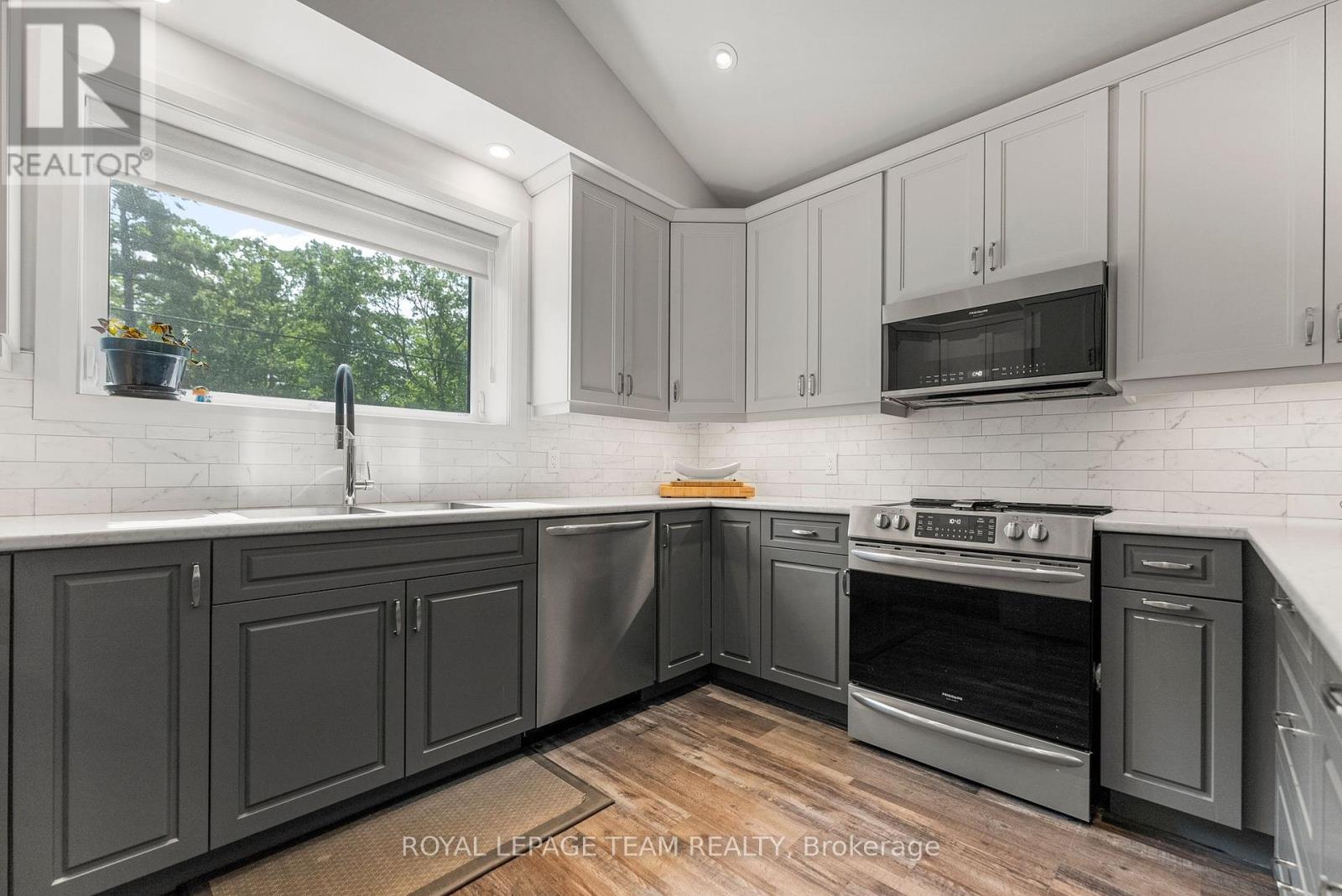 Photo 17 of 554 Poplar Way, Greater Madawaska ON