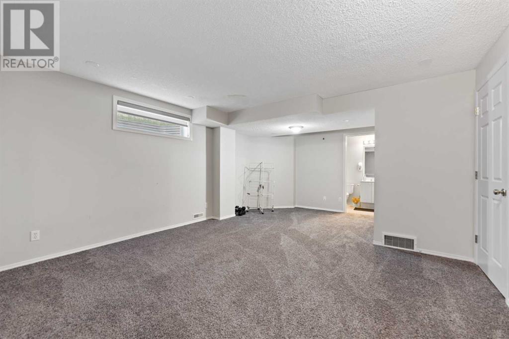 Single Family House for Sale in  Tarington Park NE Taradale Calgary 