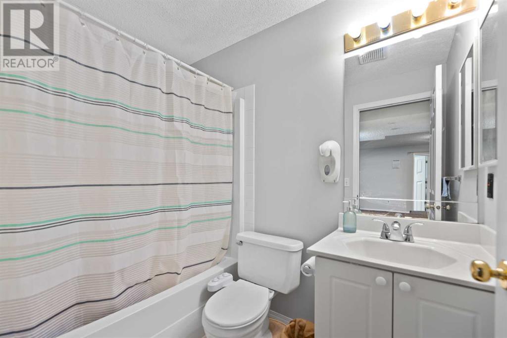 Single Family House for Sale in  Tarington Park NE Taradale Calgary 