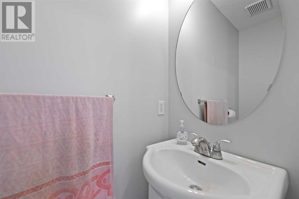 Single Family House for Sale in  Tarington Park NE Taradale Calgary 