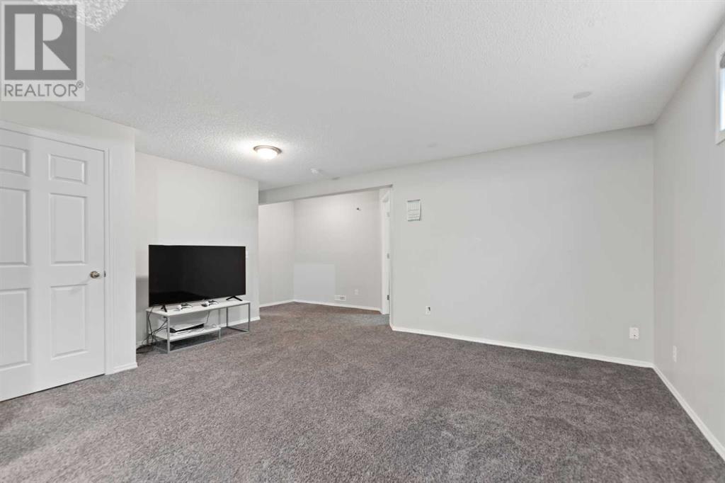 Single Family House for Sale in  Tarington Park NE Taradale Calgary 