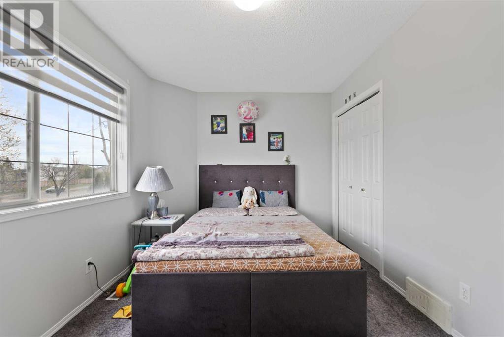 Single Family House for Sale in  Tarington Park NE Taradale Calgary 