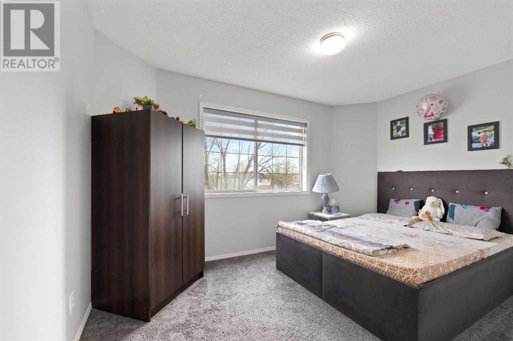 Single Family House for Sale in  Tarington Park NE Taradale Calgary 