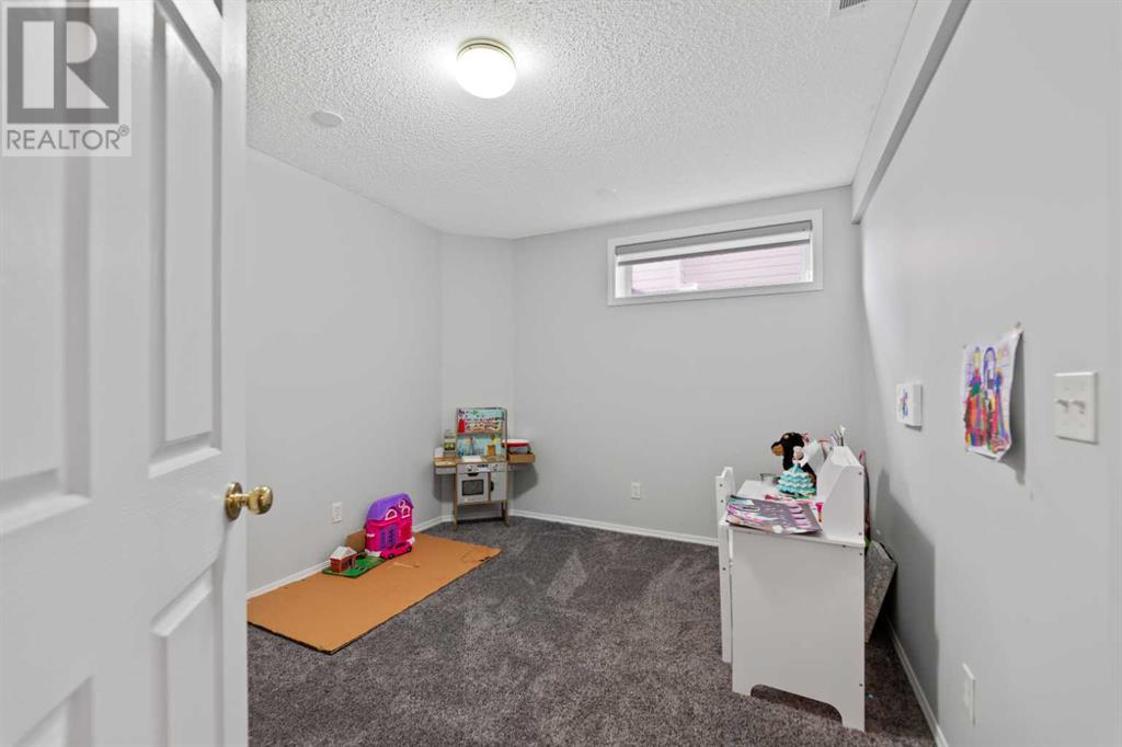 Single Family House for Sale in  Tarington Park NE Taradale Calgary 