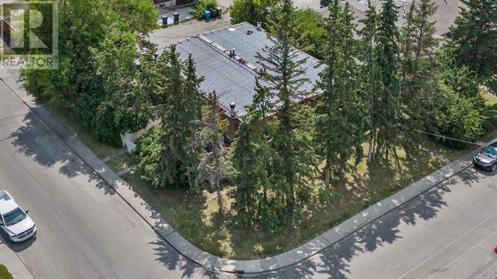 7703 41 Avenue NW, Calgary, Alberta