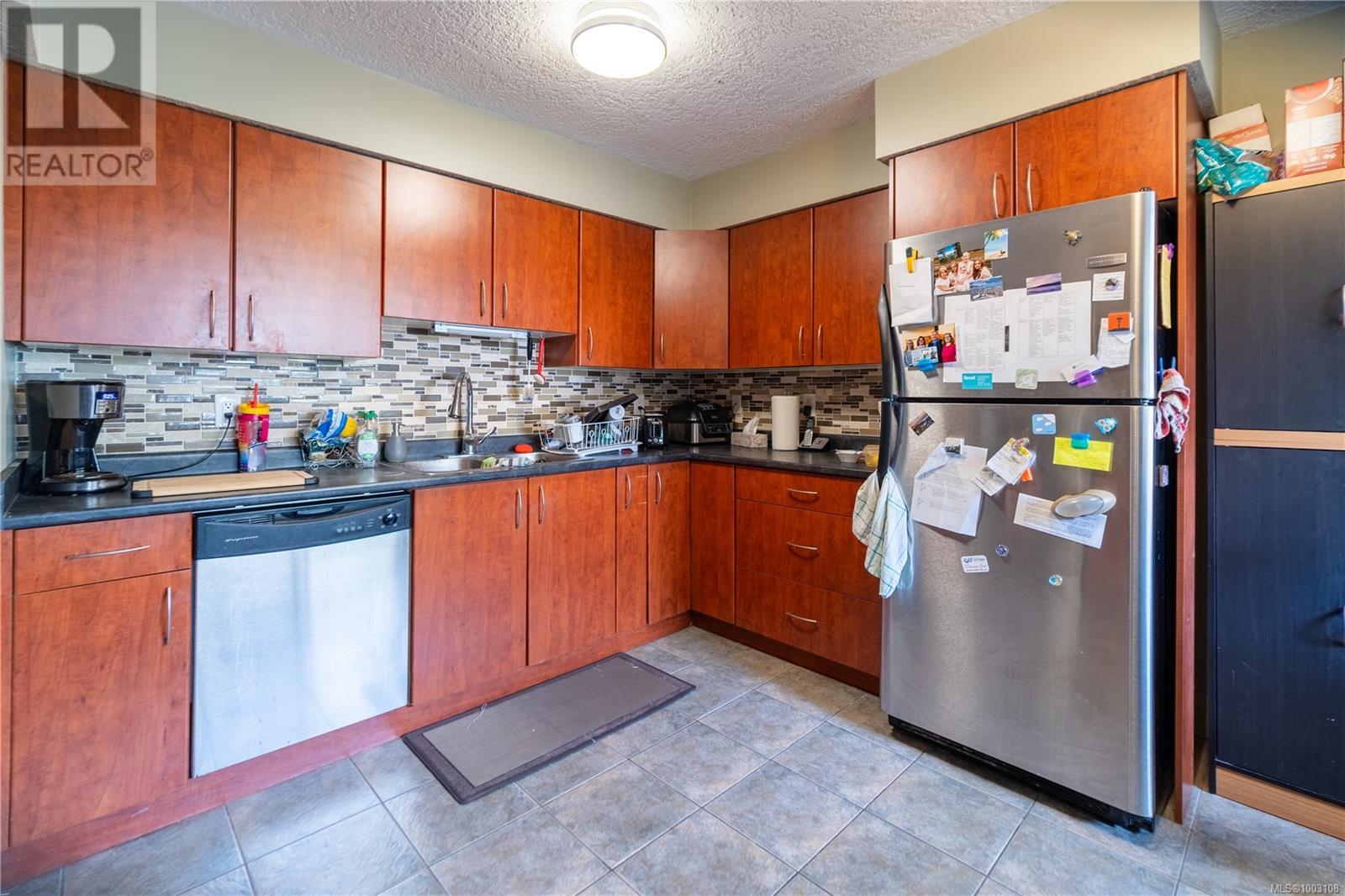 #52 4061 LARCHWOOD DR - Image 2