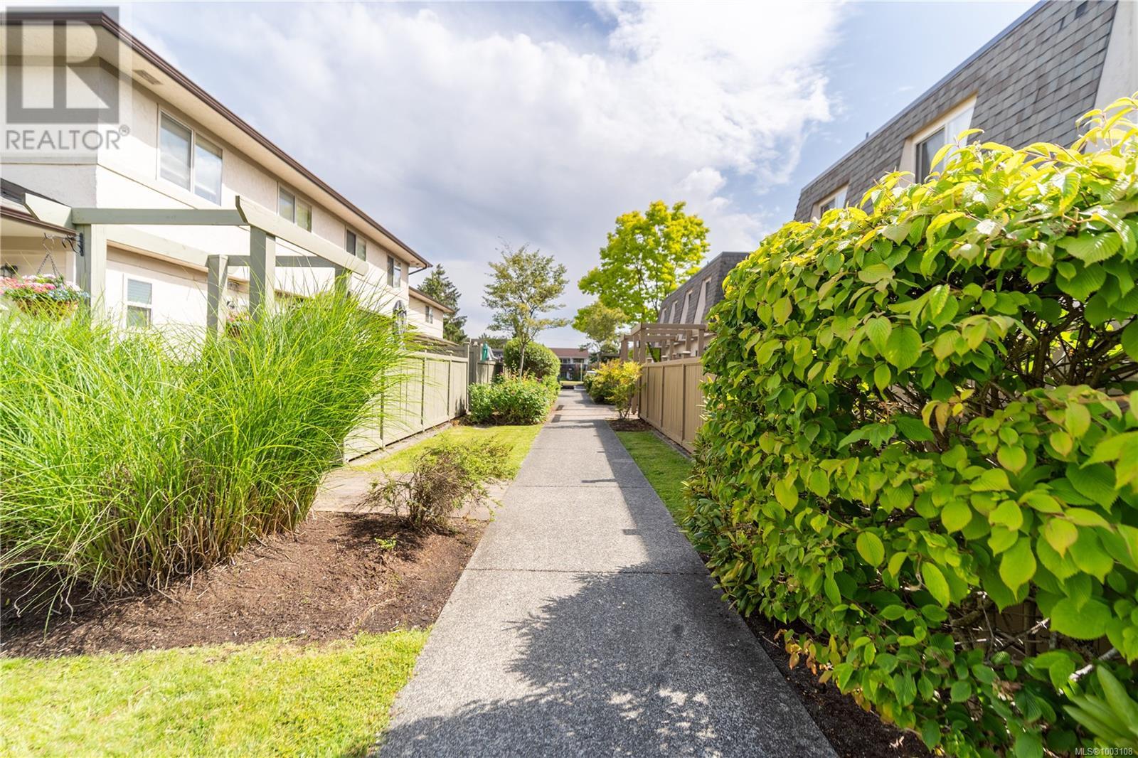 #52 4061 LARCHWOOD DR - Image 28