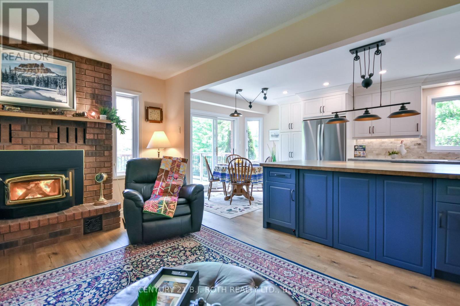 Photo 12 of 34 Cairns Boulevard, Springwater ON