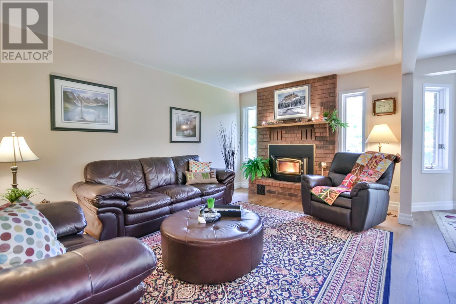 Photo 13 of 34 Cairns Boulevard, Springwater ON