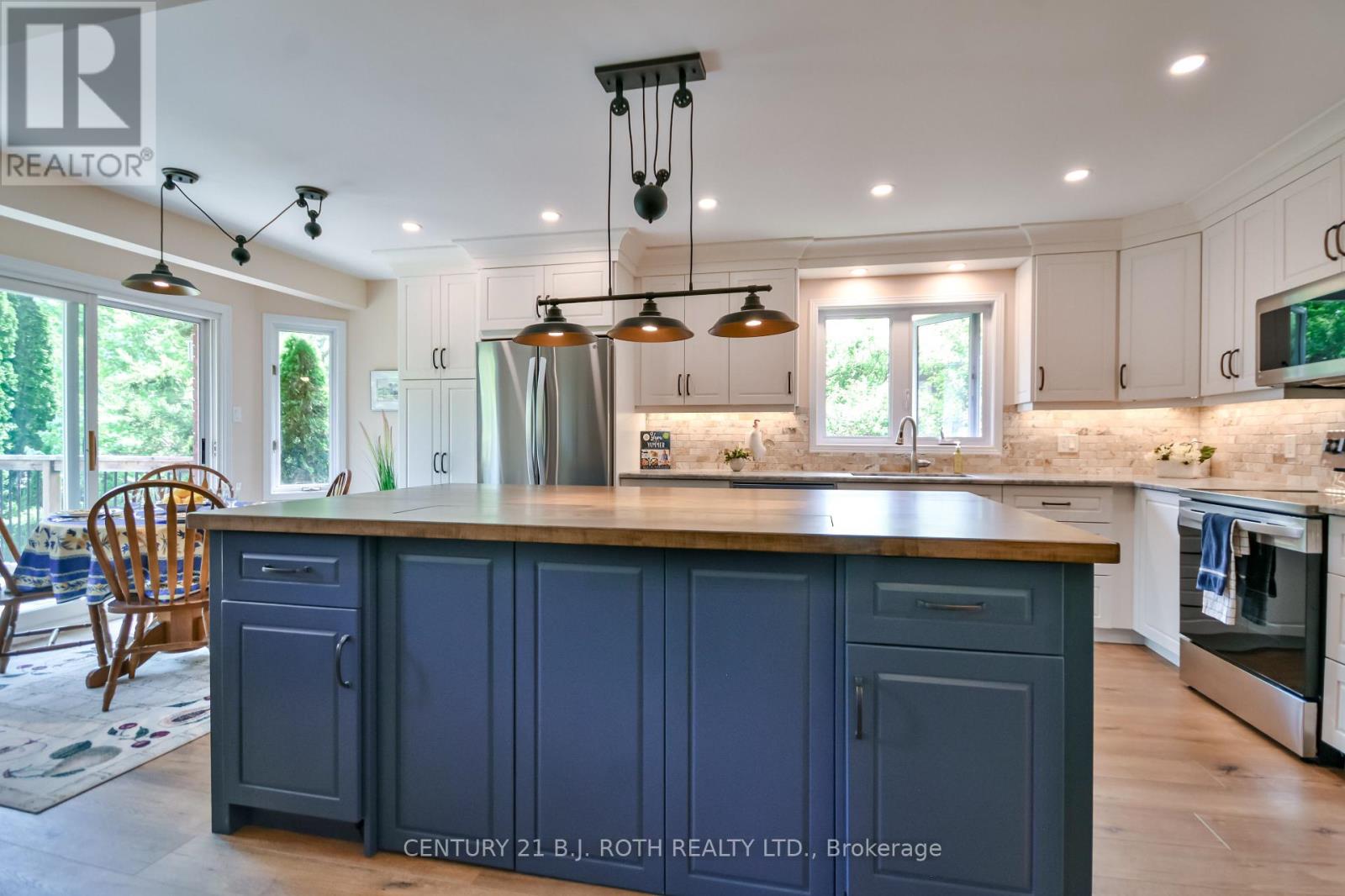 Photo 14 of 34 Cairns Boulevard, Springwater ON