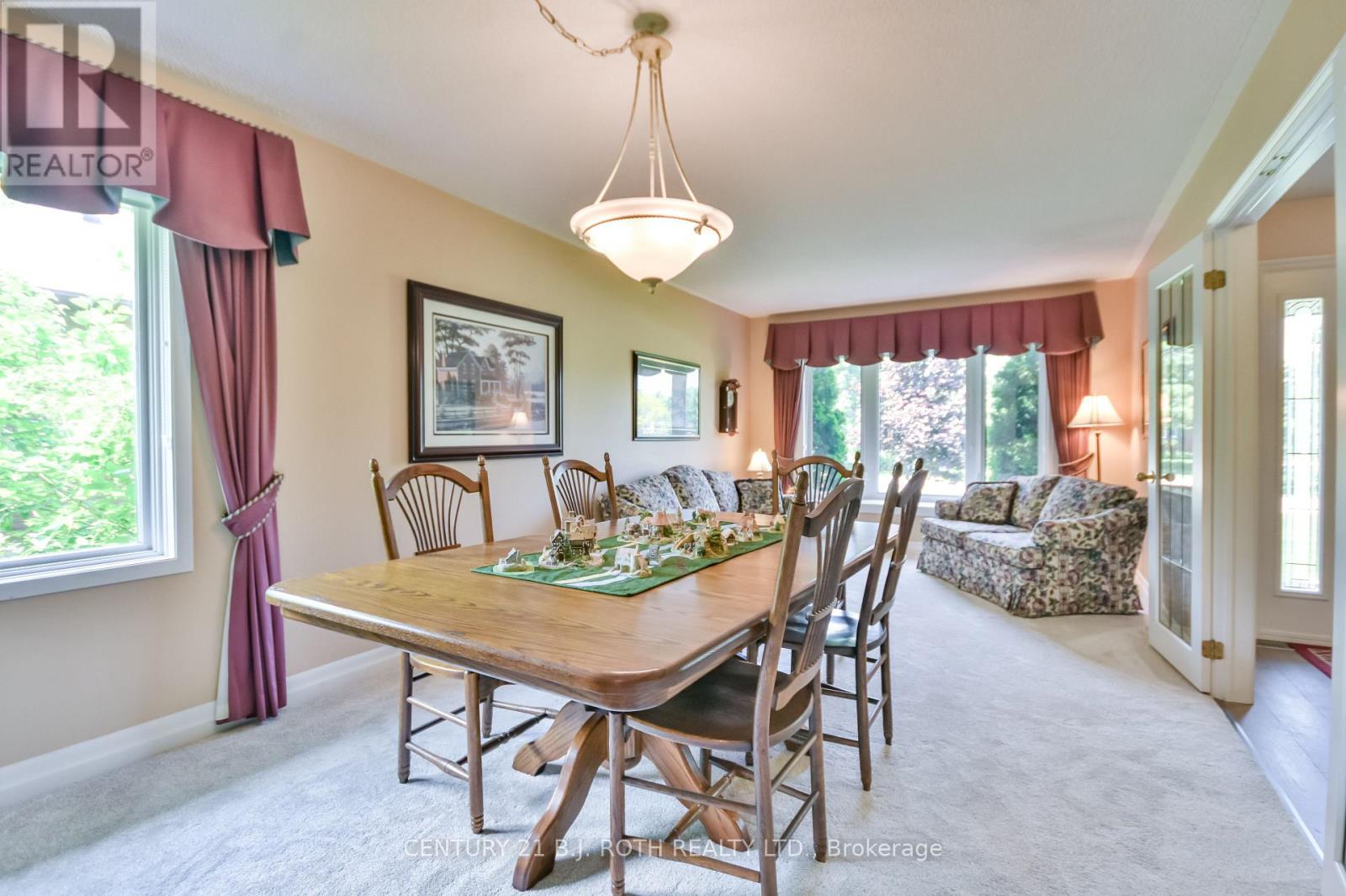 Photo 16 of 34 Cairns Boulevard, Springwater ON