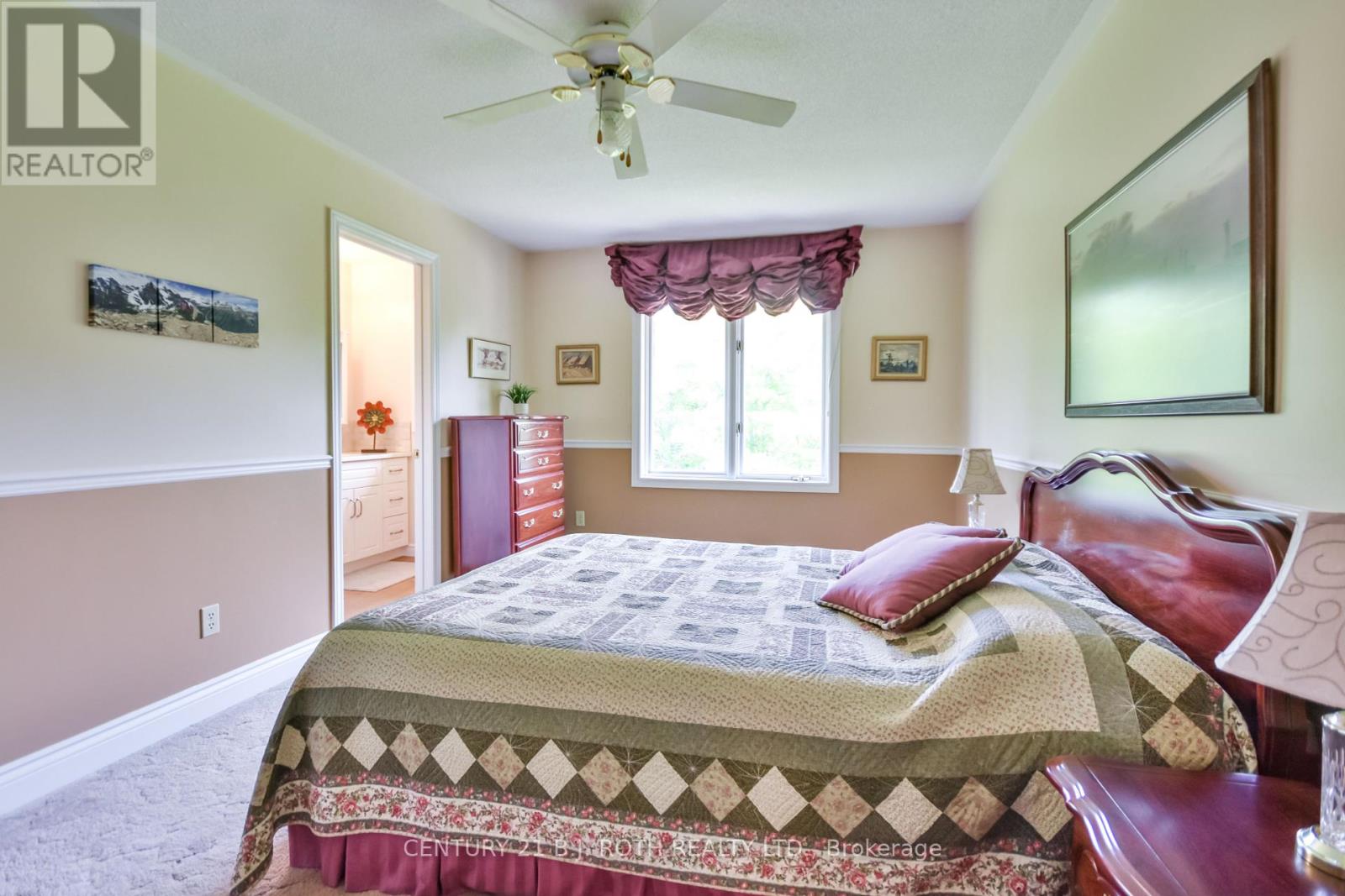 Photo 17 of 34 Cairns Boulevard, Springwater ON