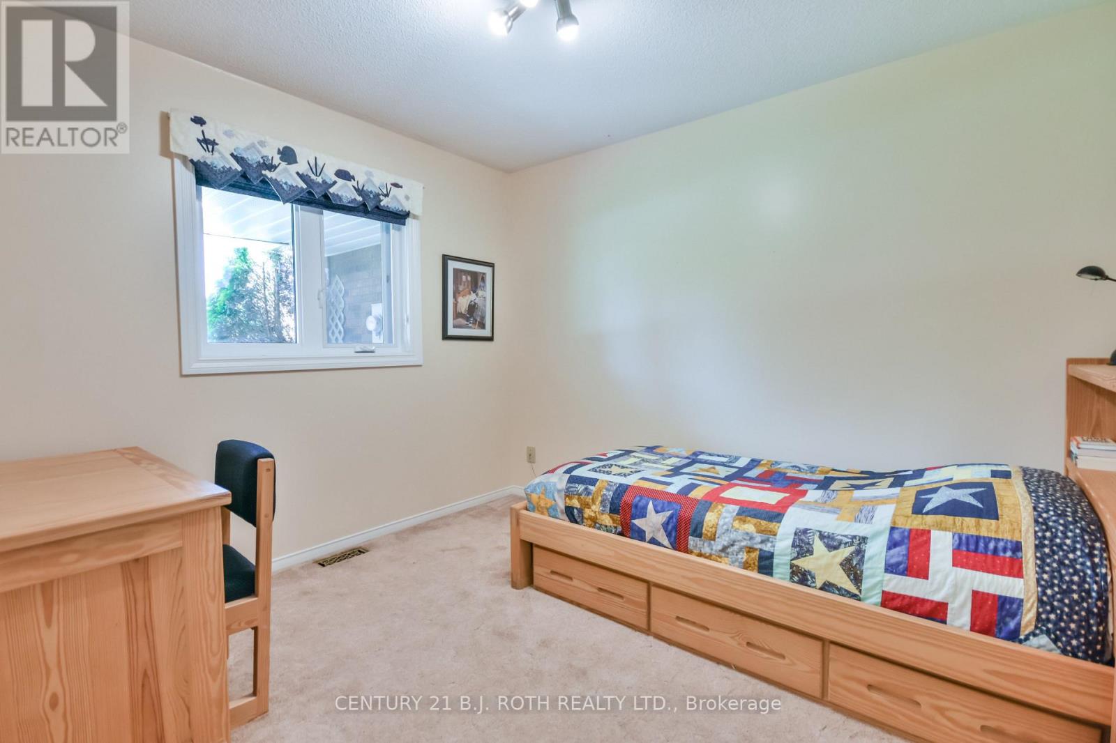 Photo 19 of 34 Cairns Boulevard, Springwater ON