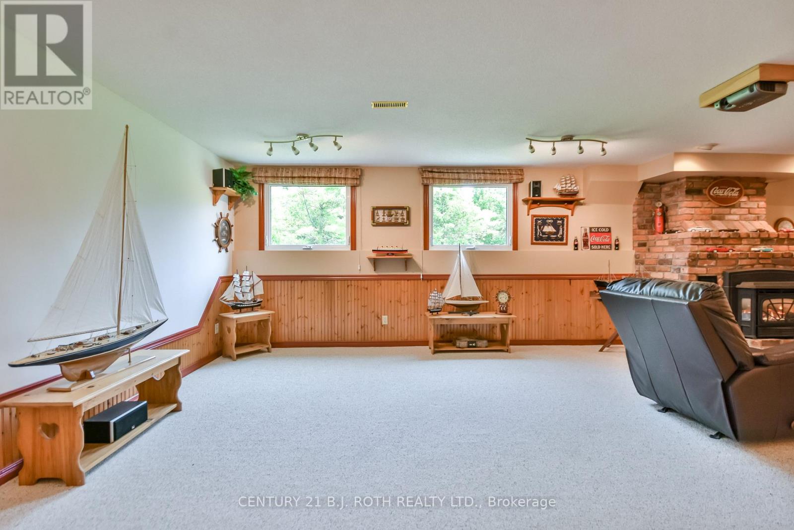 Photo 25 of 34 Cairns Boulevard, Springwater ON