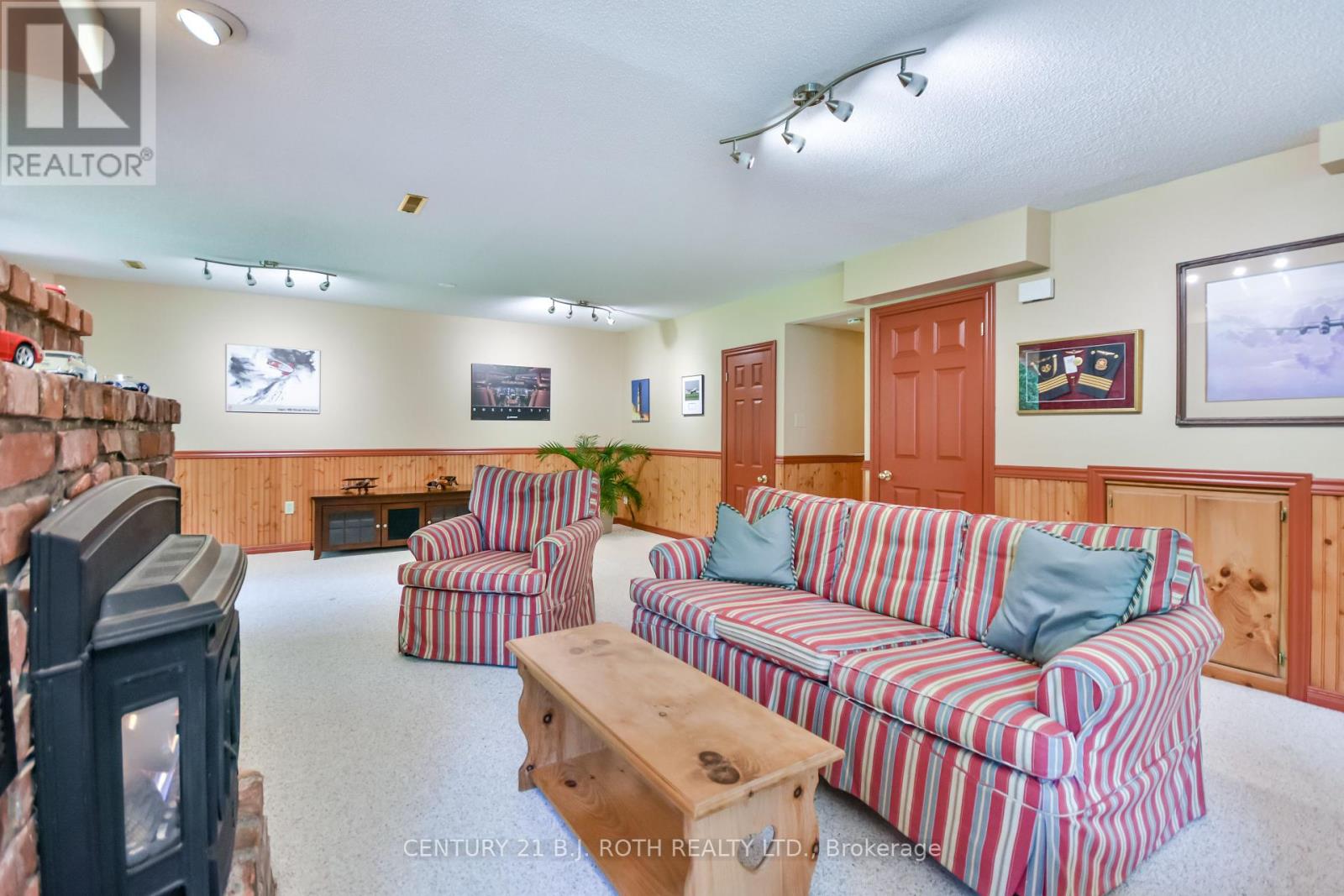 Photo 26 of 34 Cairns Boulevard, Springwater ON