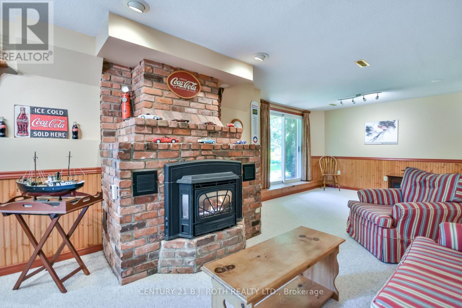 Photo 27 of 34 Cairns Boulevard, Springwater ON