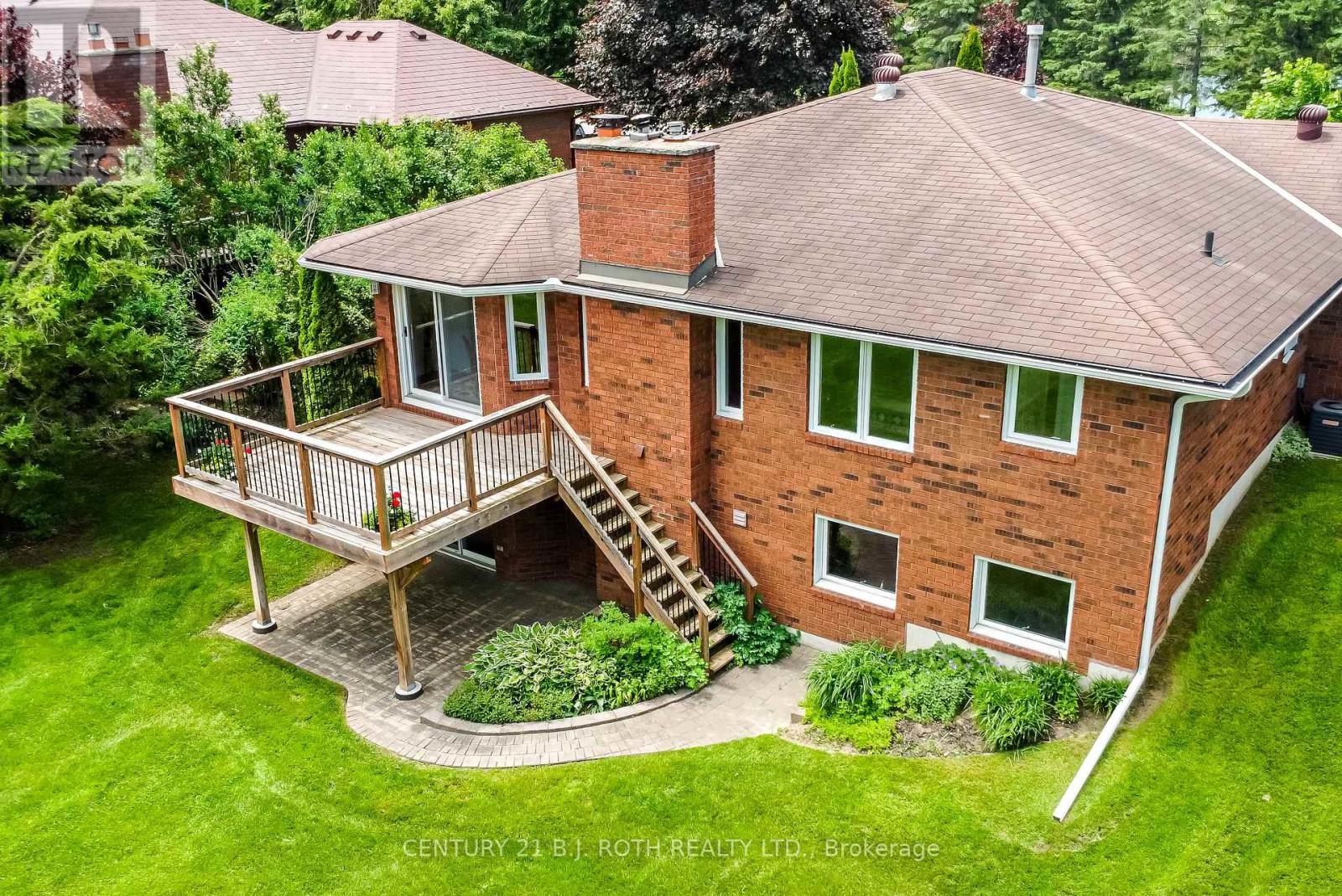 Photo 28 of 34 Cairns Boulevard, Springwater ON