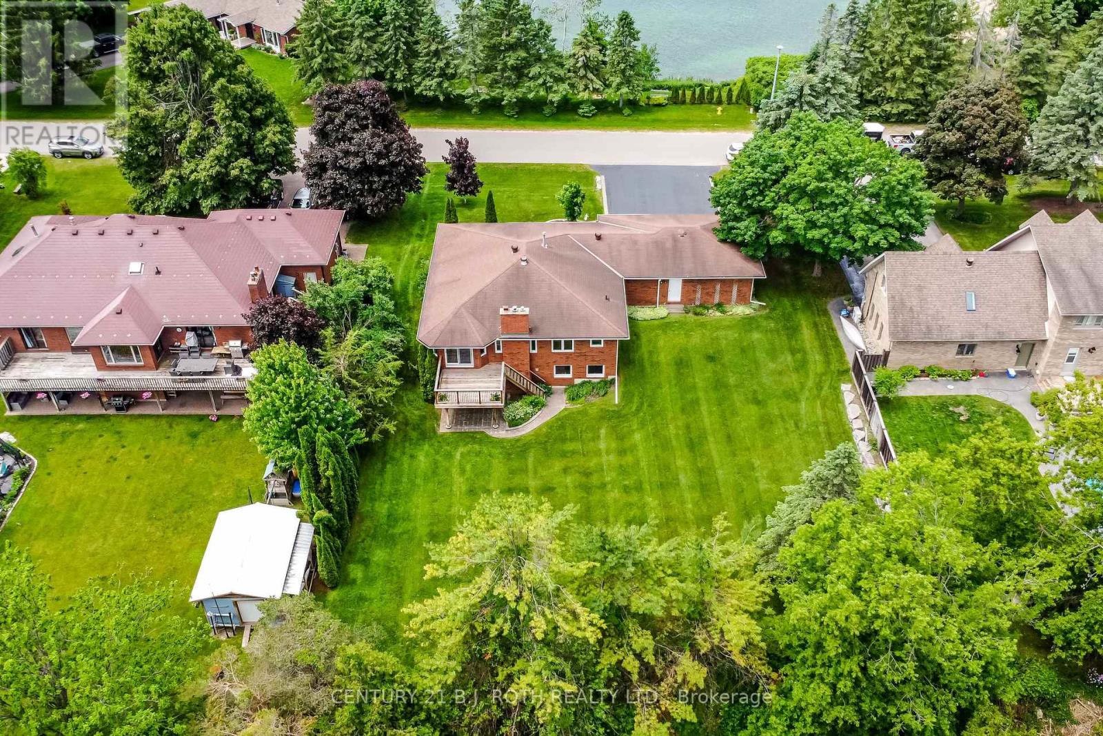 Photo 29 of 34 Cairns Boulevard, Springwater ON