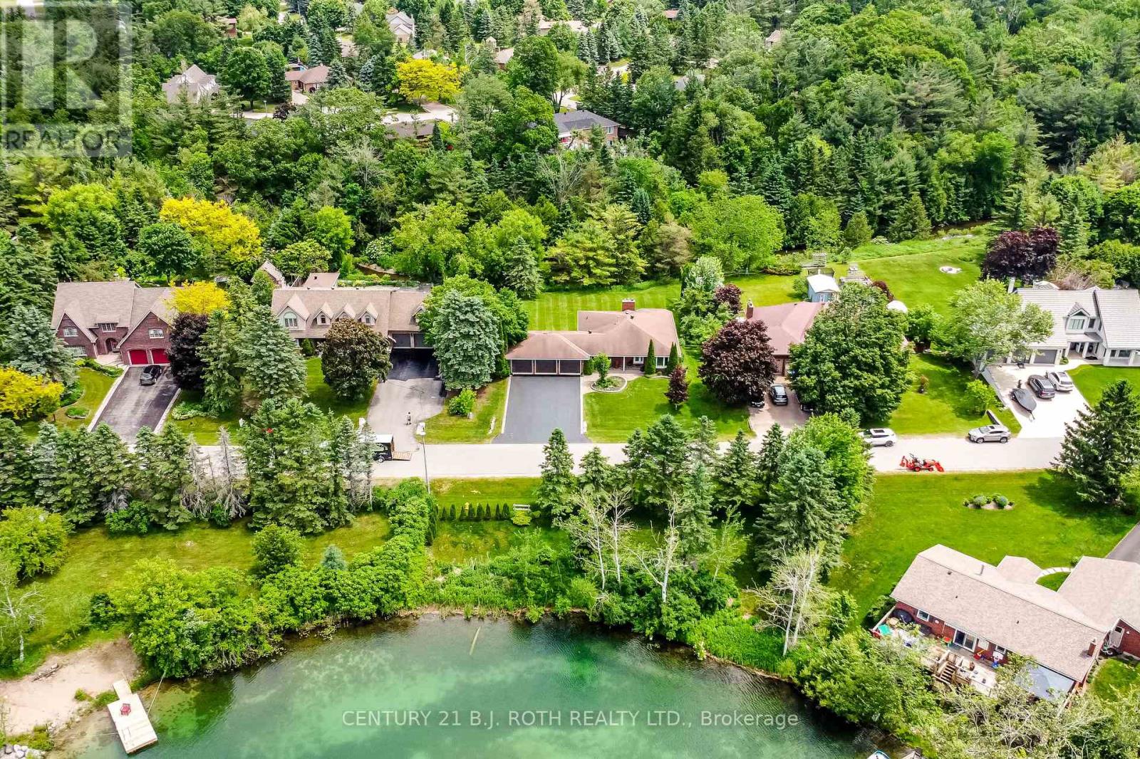 Photo 3 of 34 Cairns Boulevard, Springwater ON