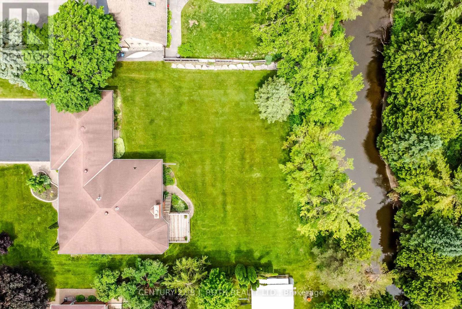 Photo 32 of 34 Cairns Boulevard, Springwater ON