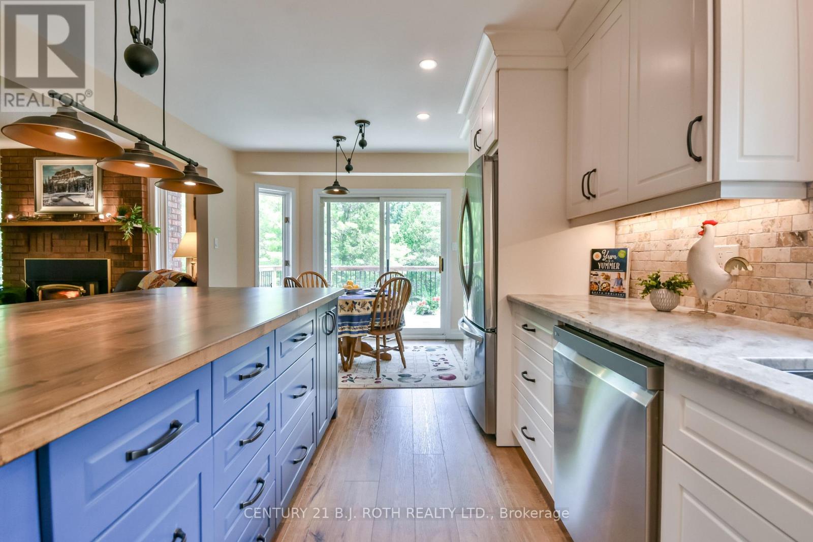 Photo 7 of 34 Cairns Boulevard, Springwater ON