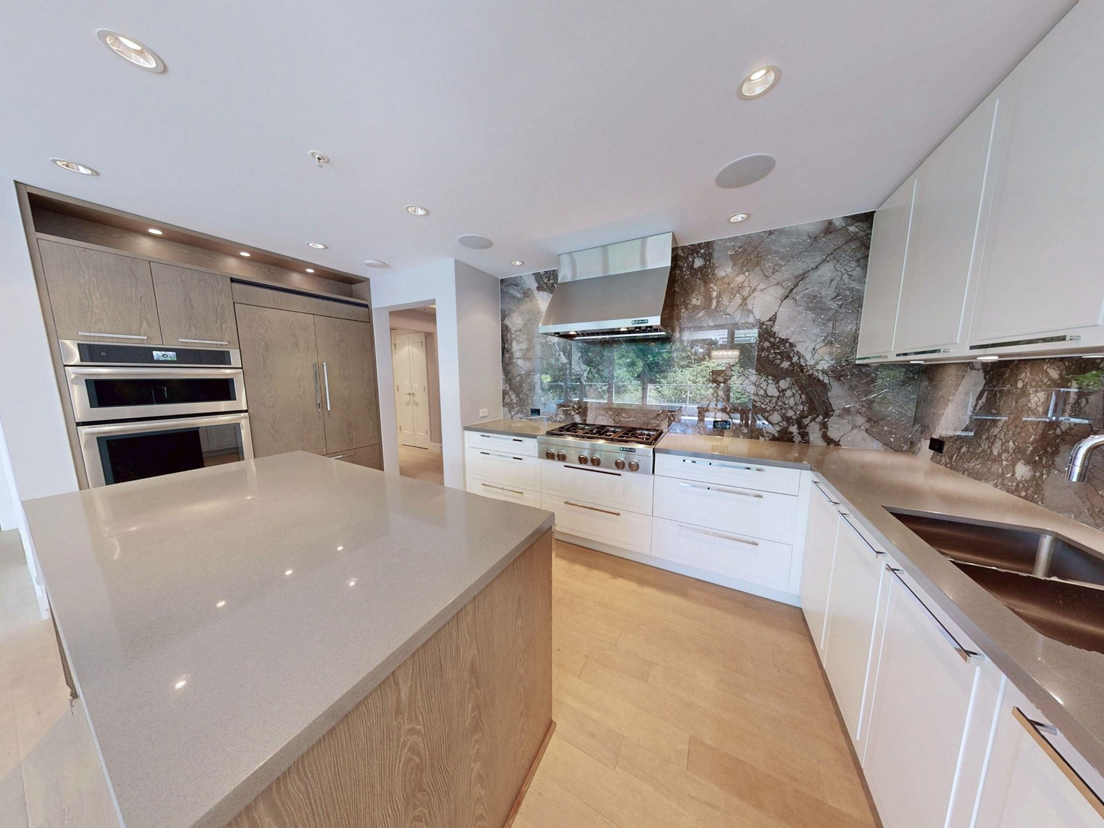 Photo 3 of 305 1501 Vidal Street, White Rock BC