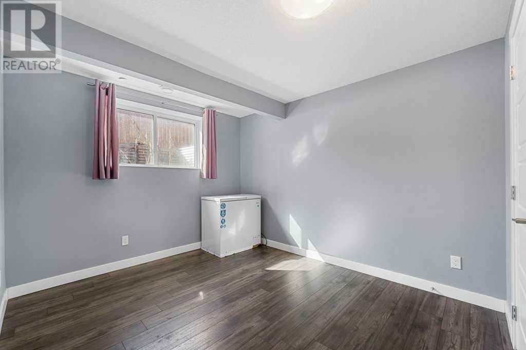 Single Family House 4 Level for Sale in  Howse Manor NE Livingston Calgary 