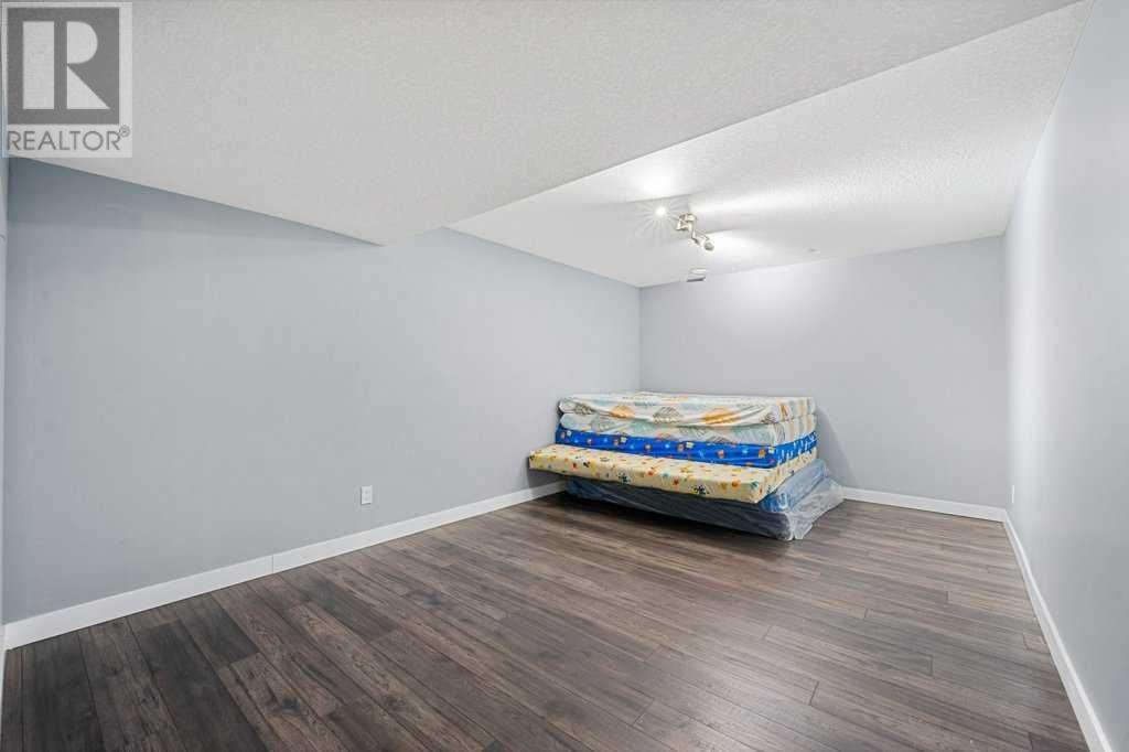 Single Family House 4 Level for Sale in  Howse Manor NE Livingston Calgary 