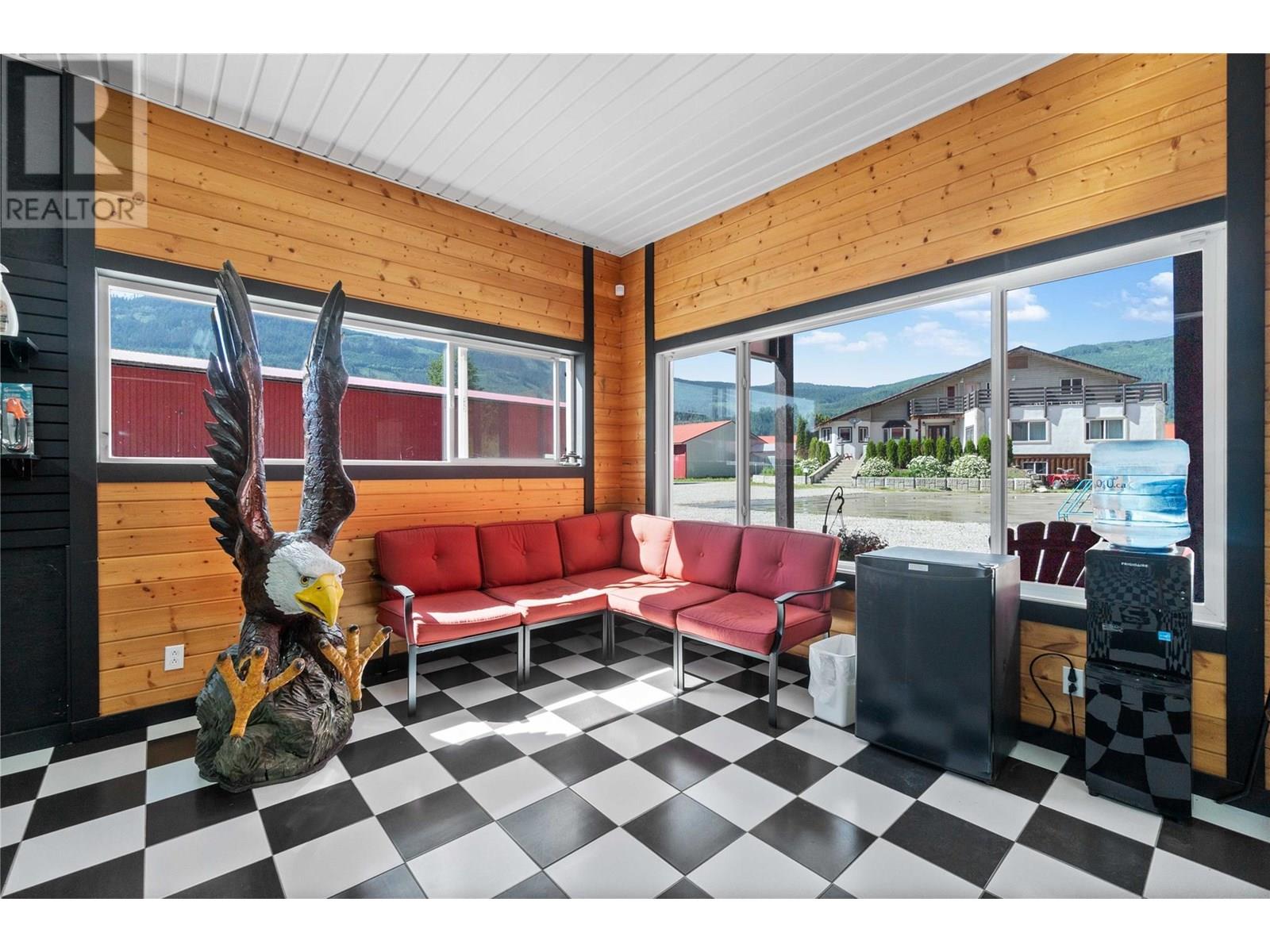  2054 Trans Canada Highway, Sicamous