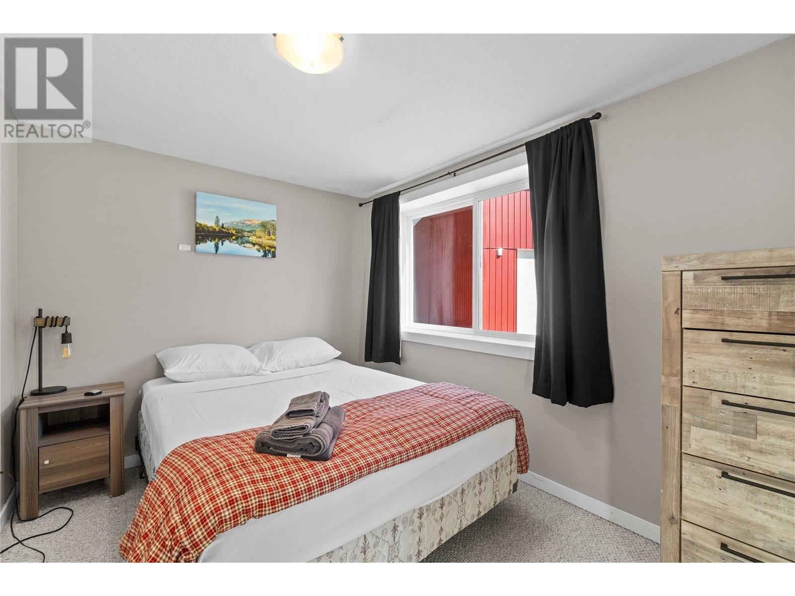  2054 Trans Canada Highway, Sicamous