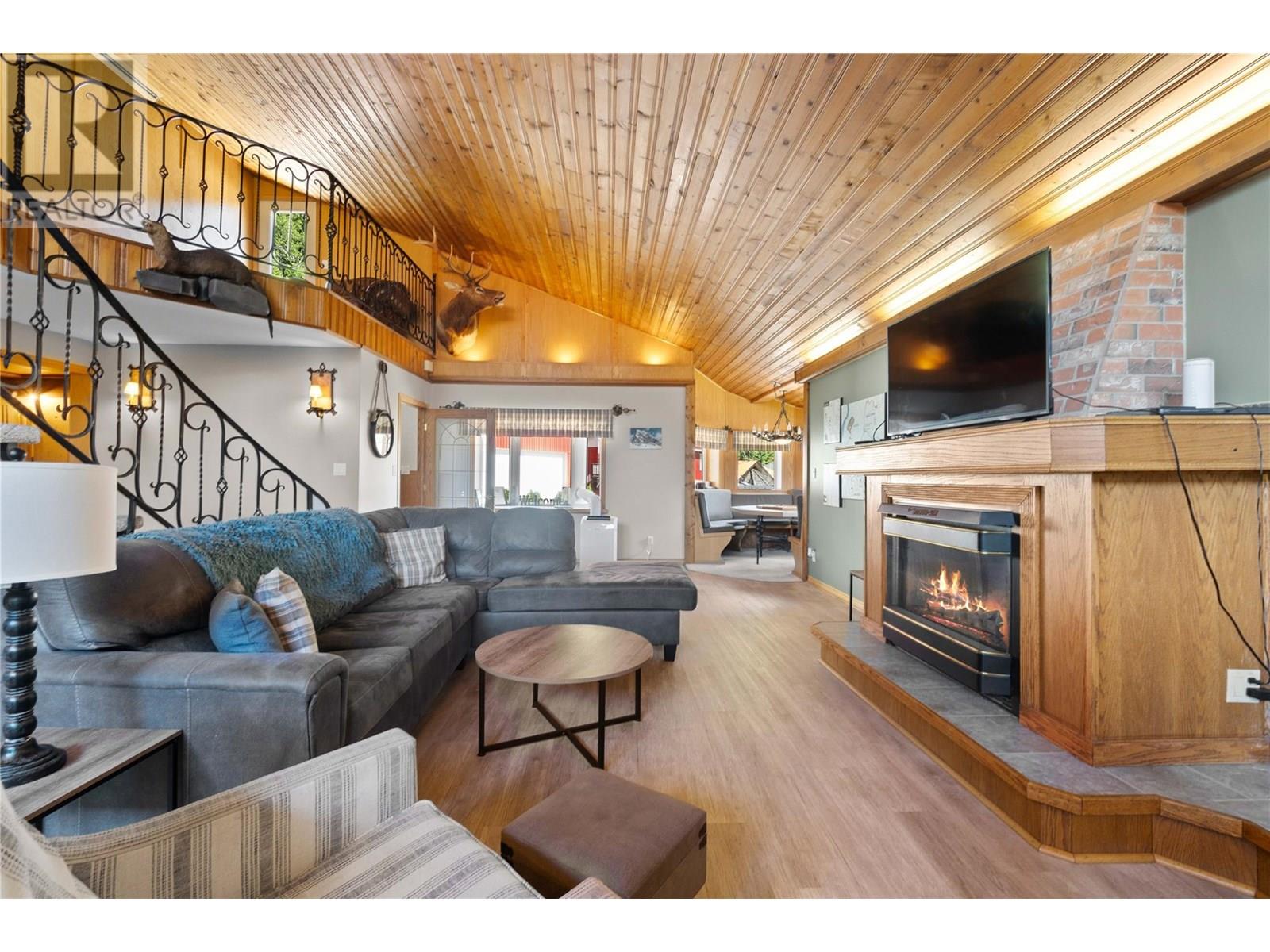  2054 Trans Canada Highway, Sicamous