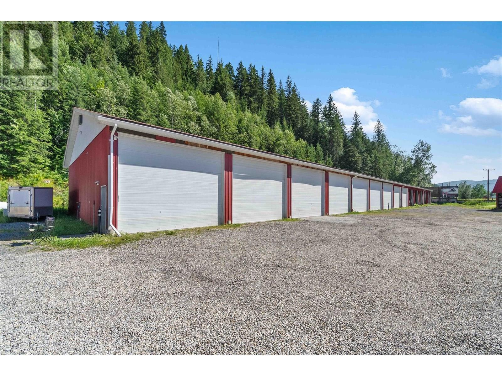  2054 Trans Canada Highway, Sicamous