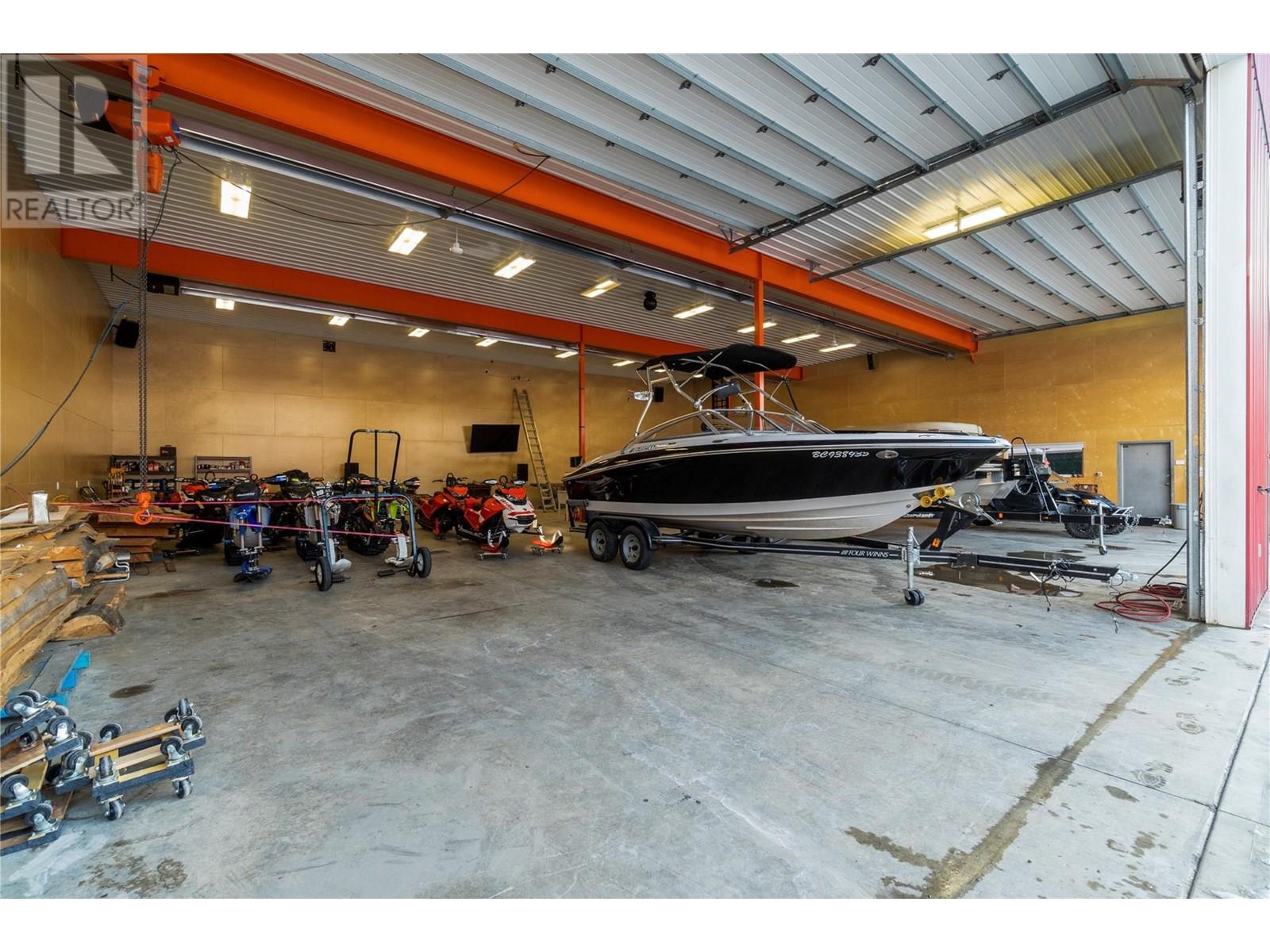  2054 Trans Canada Highway, Sicamous