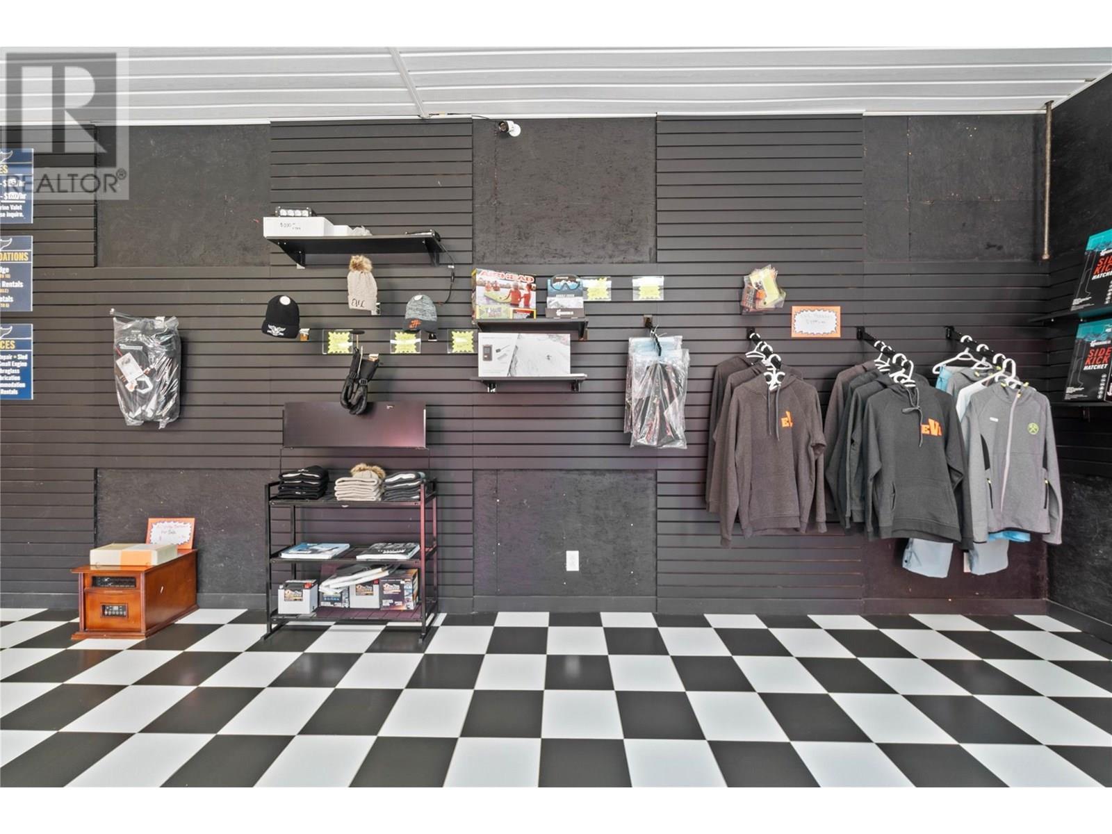  2054 Trans Canada Highway, Sicamous