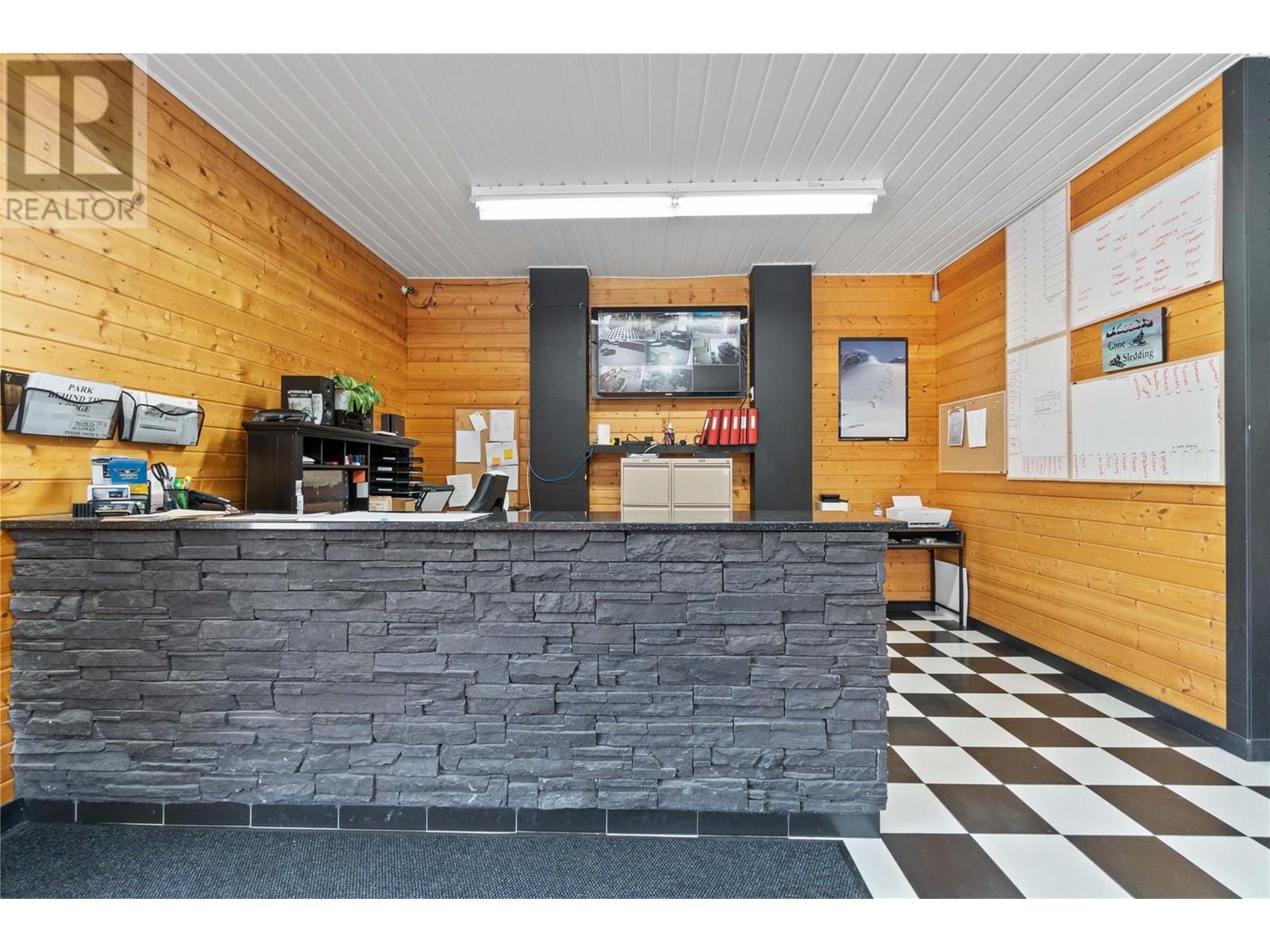  2054 Trans Canada Highway, Sicamous