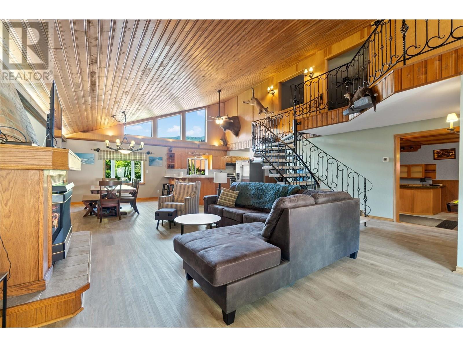  2054 Trans Canada Highway, Sicamous