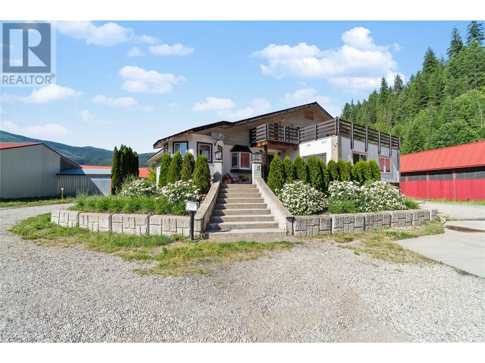  2054 Trans Canada Highway, Sicamous