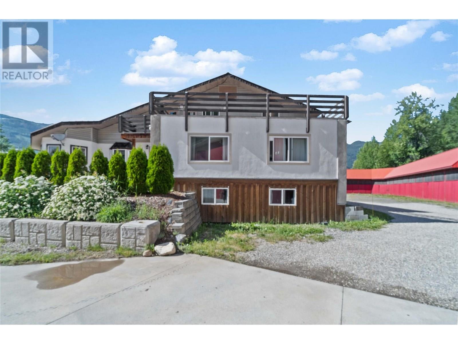  2054 Trans Canada Highway, Sicamous