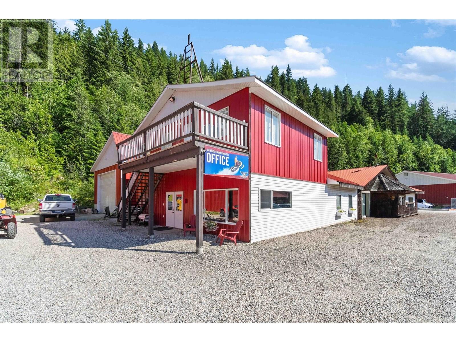  2054 Trans Canada Highway, Sicamous