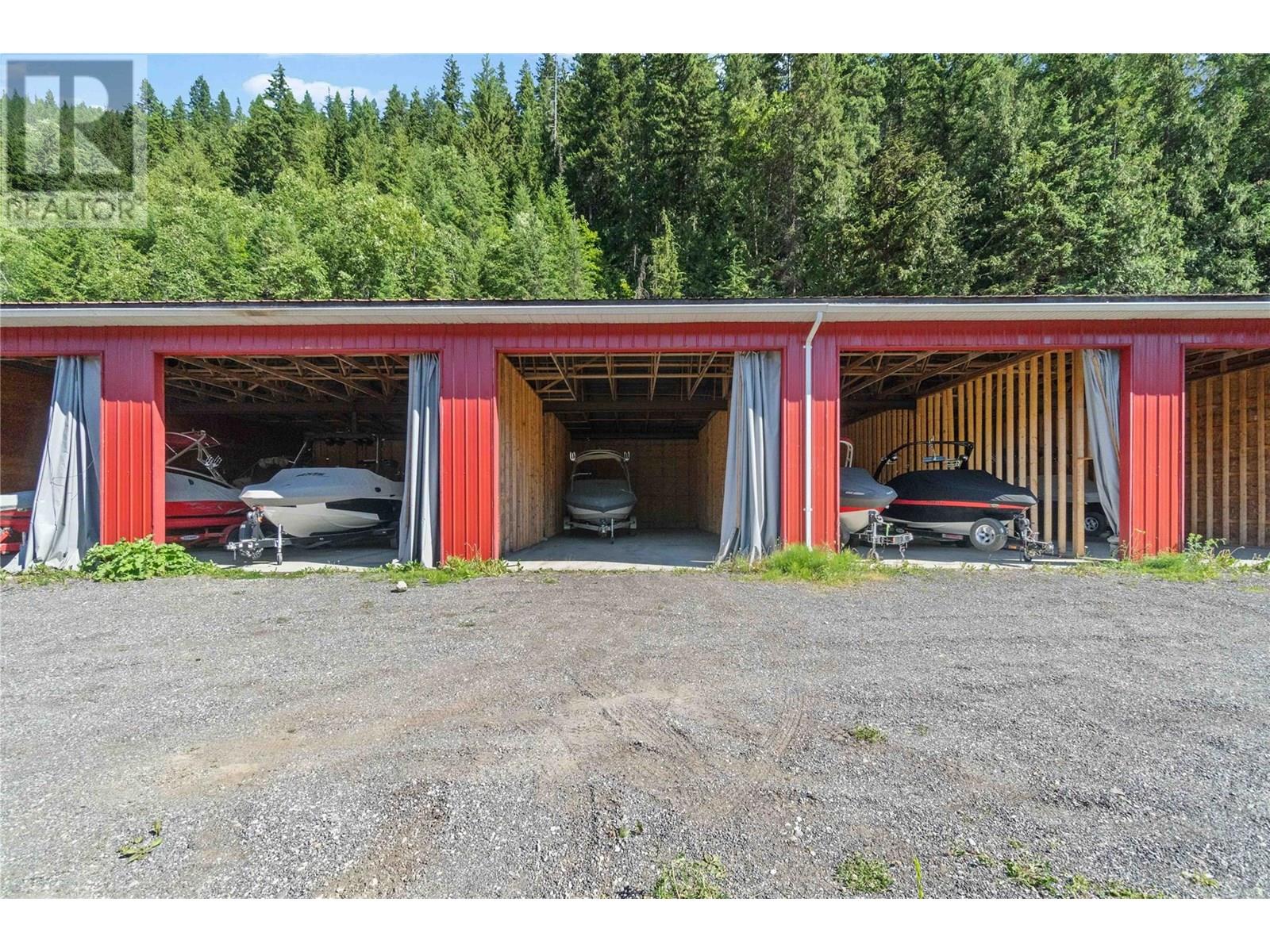  2054 Trans Canada Highway, Sicamous